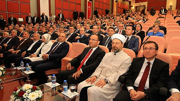 Ya cahildir ya sapıktır