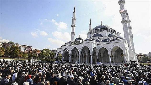 'Cuma Müslümanların birbirinin farkında olduğu gündür'