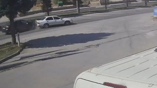 Kahramanmaraş'ta 3 araç birbirine girdi: İşte o anlar