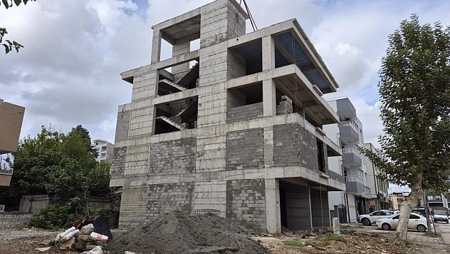 3. kattan düşen işçi ağır yaralandı
