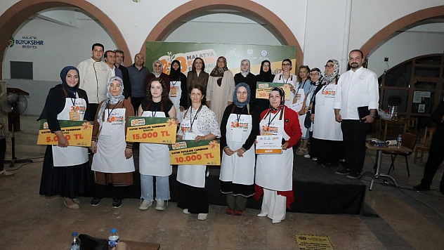 40 farklı lezzet yarıştı, jüri seçerken zorlandı: Malatya'da kayısı tatlılarının en iyileri belli oldu!