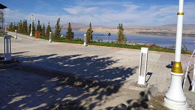 Baraj manzaralı park