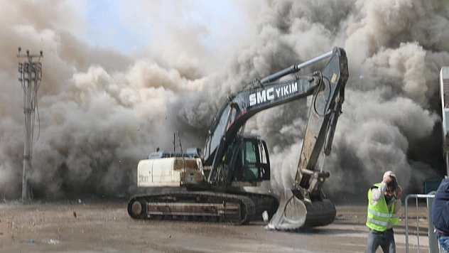 Depremin acı itirafı: Kolon var, demir yok!