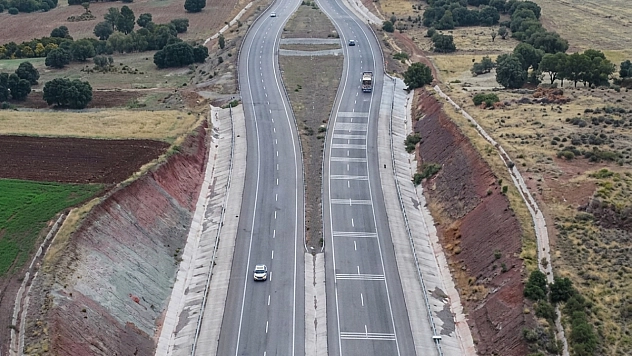 Malatya Sivas Yolu 4 yılda tamamlandı: 8 tünel, 14 köprü....