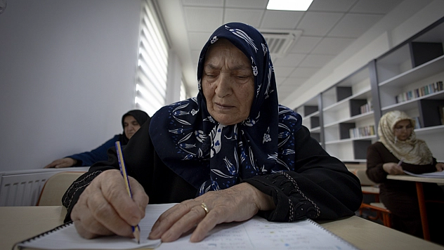 80'inde torunu için kaleme sarıldı: Malatya'da 2 ayda okuma yazma ögrendi