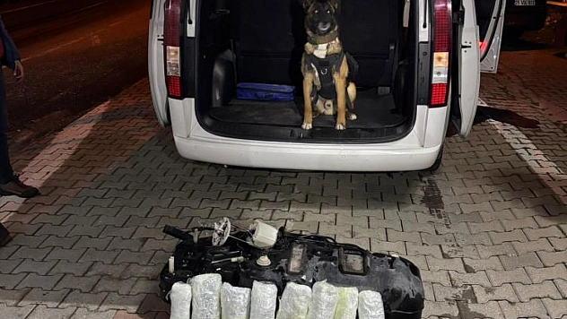 9 kilo 700 gram esrar ele geçirildi