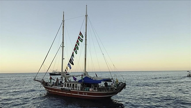 Abluka kırılıyor: Mikeno gemisi Gazze sularında!