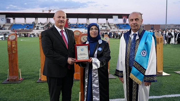 Adıyaman Üniversitesi'nde mezuniyet coşkusu