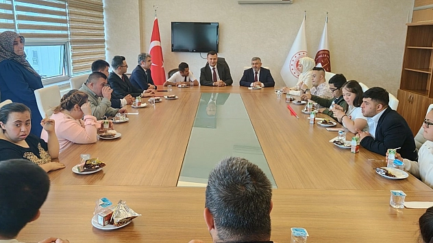 Adliye'de down sendromlu çocuklardan 'sevgi davası'