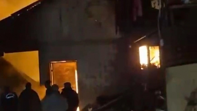 Ahır ve garaj alevlere teslim oldu