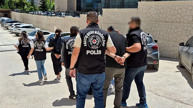 Ahlak polisi güzellik salonuna baskın düzenledi