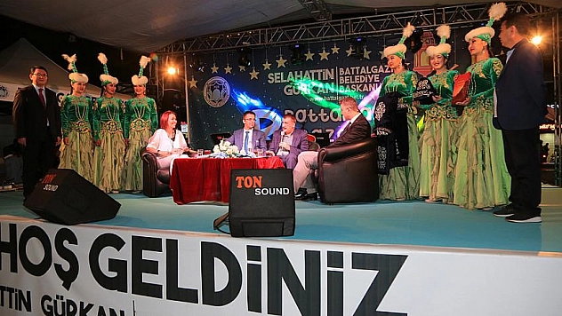 Ak Kuğu Kazak dansı