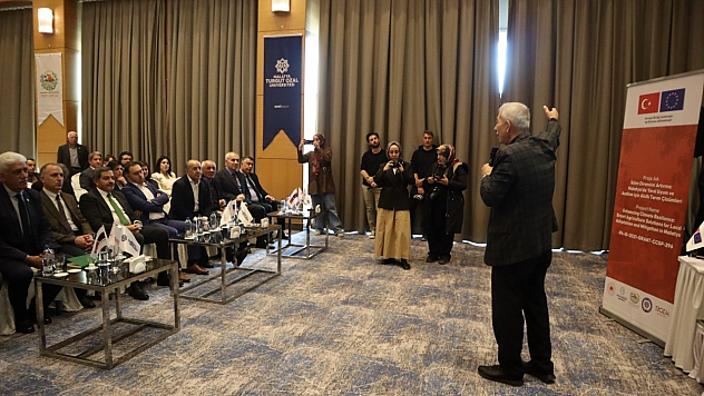 Akıllı Tarım Projesinde sesler yükseldi: Rektörden kurumlara 'Herkes kendi reklamını yapıyor' çıkışı!
