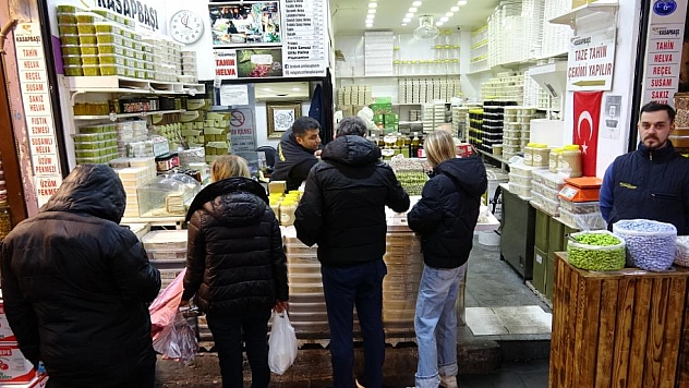 Almacı Pazarı'nda tezgahlar doldu