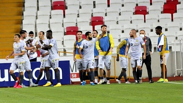 Altın değerinde üç puan