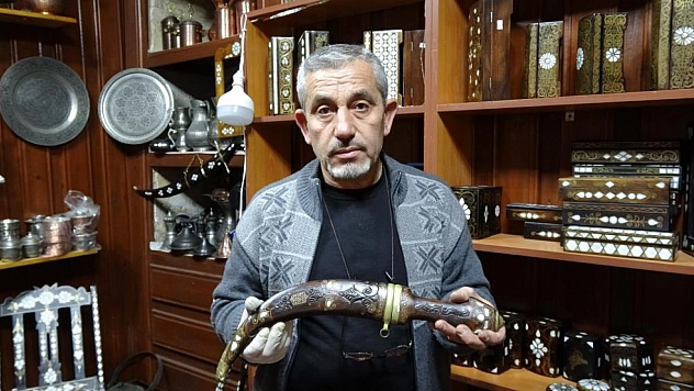 Antika silahlar sedef kakma sanatıyla süsleniyor