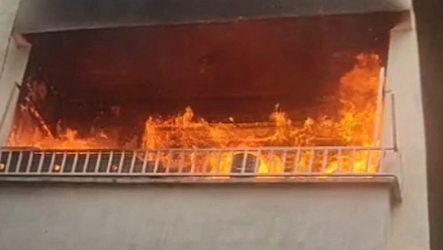 Apartman dairesi alev alev yandı