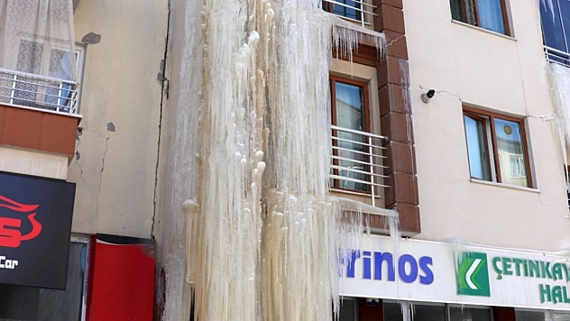 Apartman şelaleye dönüştü