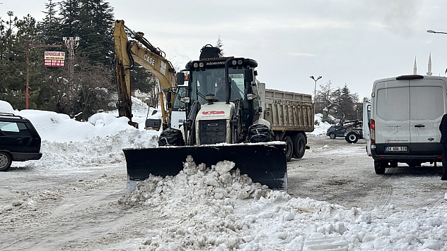 Arapgir'de kar temizliği aralıksız devam ediyor