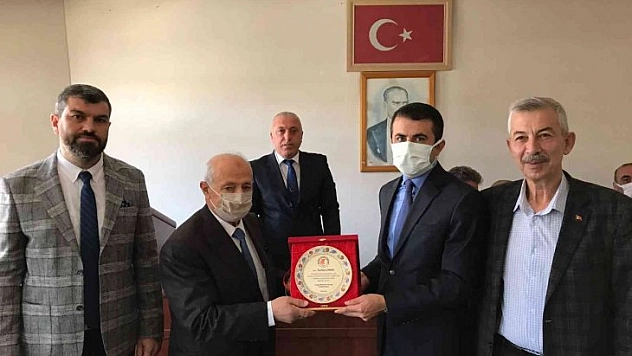 Muhtarlar Derneğinde bayrak değişimi