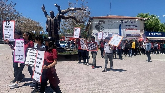 Gençler sokaklara taştı
