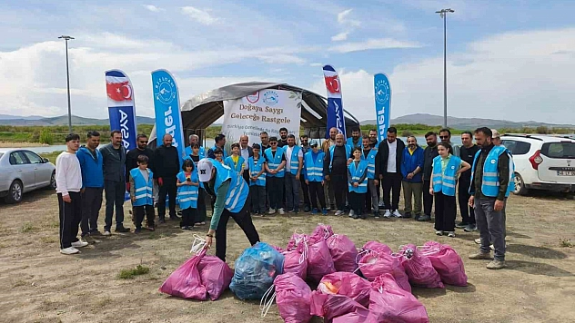 Malatya'da 'Doğaya Saygı' etkinliğiyle kıyı temizlendi
