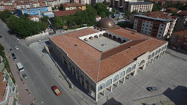 Kernek Külliyesinin üstü kapatılıyor