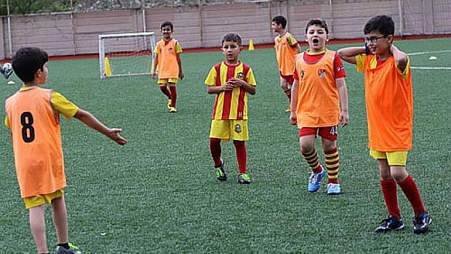 Yaz futbol okulu başladı