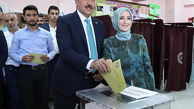 Şaibesiz ve doğru bir seçim yapılıyor