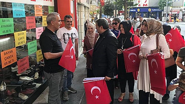 MHP'den 5 bin bayrak 
