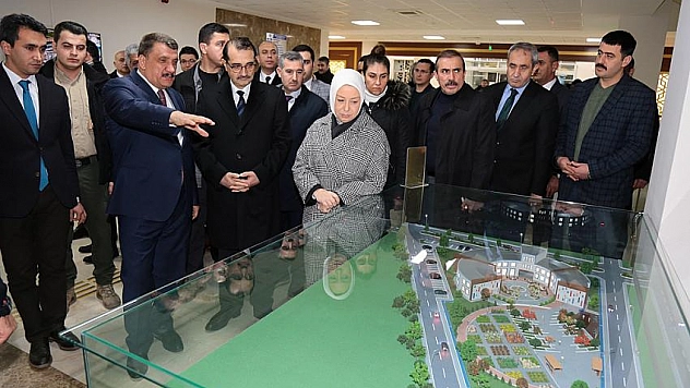 Bakan Dönmez, Battalgazi'de