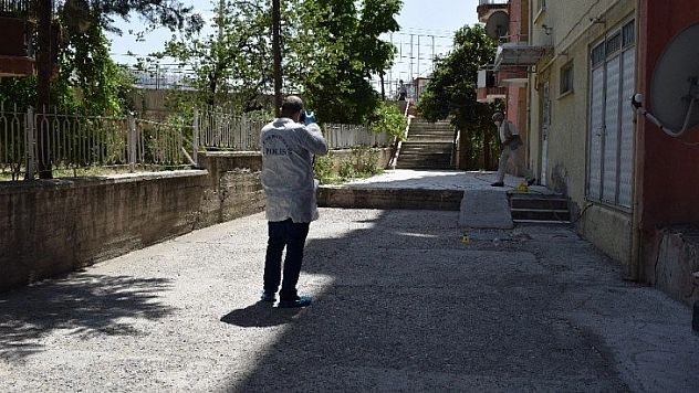 Oğlunu bıçakladı