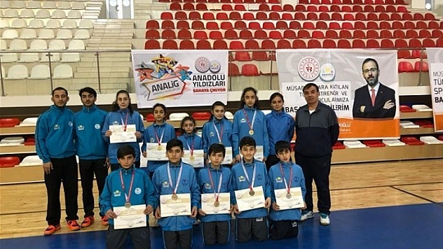Badmintonda birinci olduk