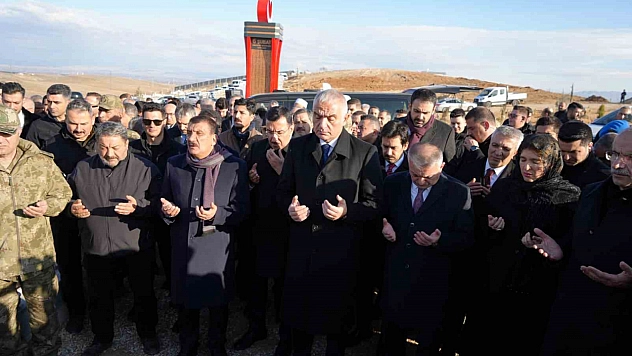 Bakan Şehir Mezarlığında