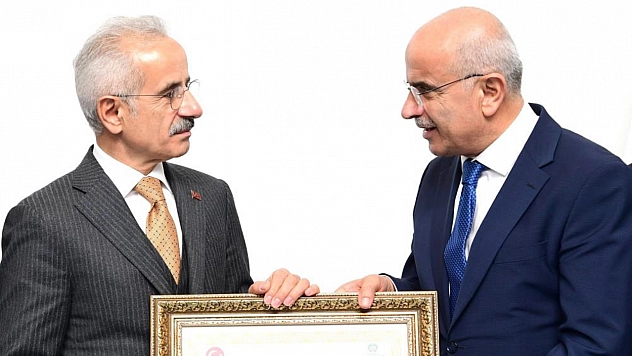 Bakan Uraloğlu'na 'Fahri Hemşehrilik Beratı' verildi