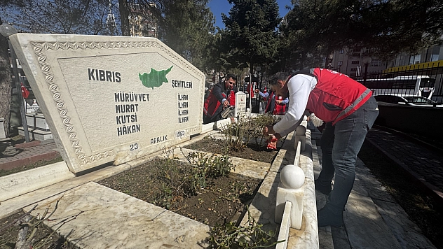 Bakanlık talimat verdi: Şehitlikler onarılıyor...