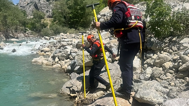 Balık tutarken nehre düştü! Arama çalışmaları devam ediyor