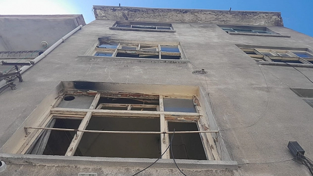 Başına beton düştü