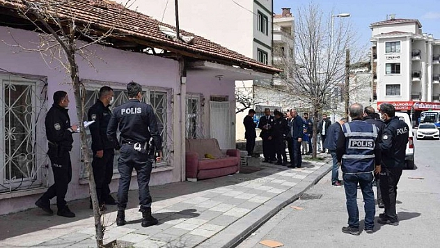 Başından yaralandı
