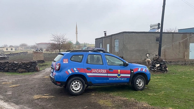 Tartıştığı eşi ve oğlunu öldürdü