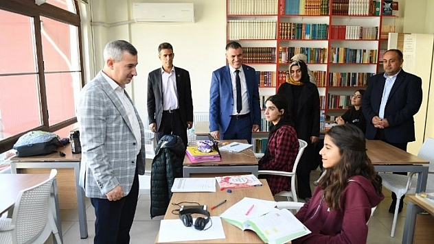 Çınar, gençleri ziyaret etti