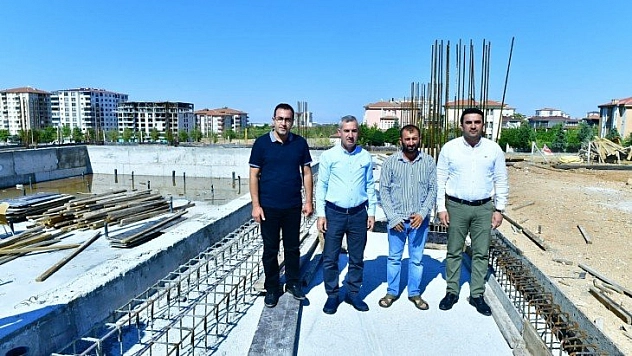 Yüzme havuzunu inceledi