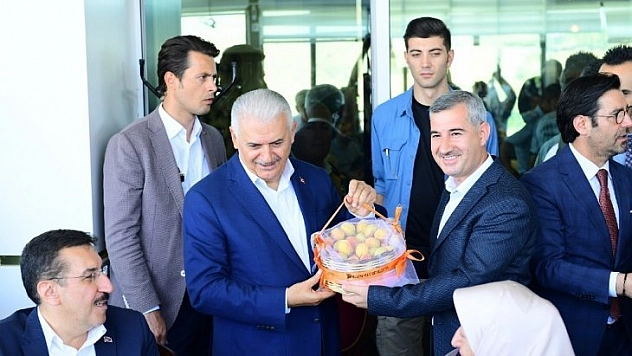 Yıldırım'ın onuruna yemek verdi