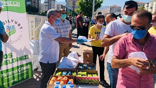 Öğrencileri yalnız bırakmadı