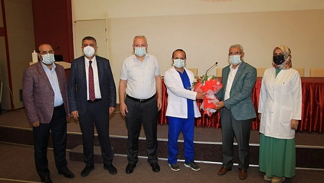 Hemşireleri kutladı
