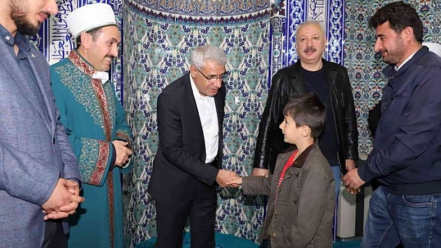 Güder vatandaşla bayramlaştı