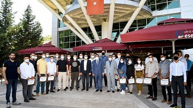 Gençlerle bir araya geldi