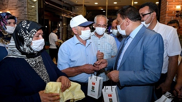 Şehit ve gazi aileleriyle buluştu