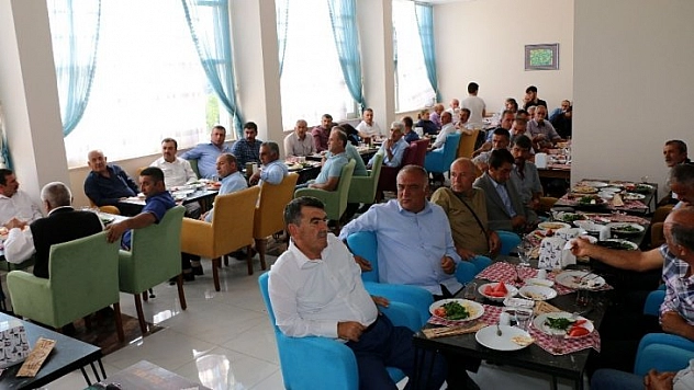 Muhtarlarla buluştu