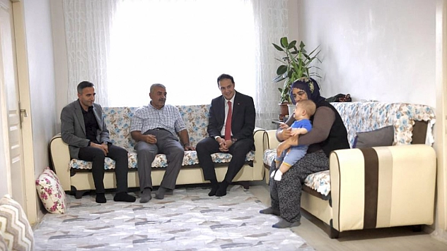 Başkan Ulutaş, şehit ailesini ziyaret edip kabirleri başında dua etti